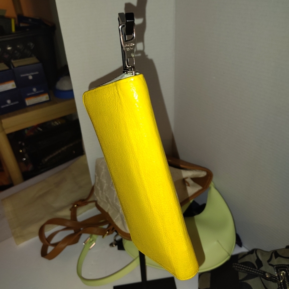 Louis Vuitton Yellow Wallet - Picture 14 of 16